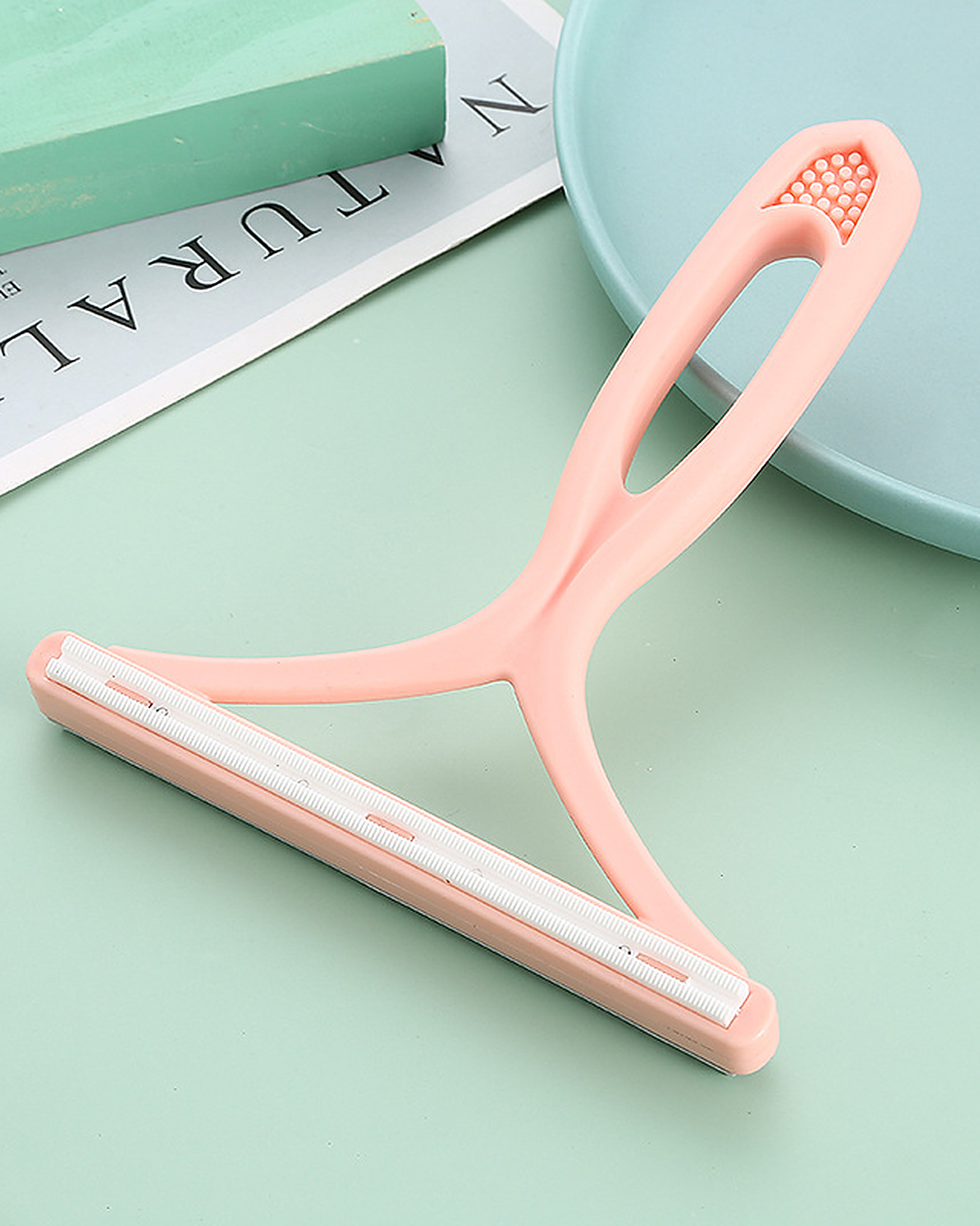 Fabric shaver in pink